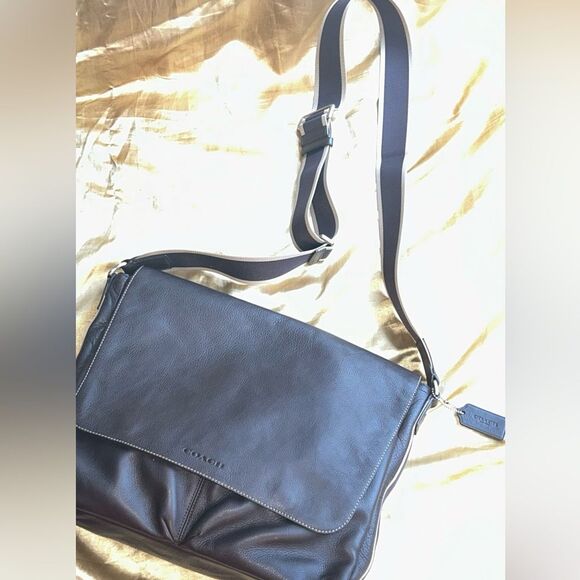 Coach large messenger bag. Chocolate leather. Like new. No call outs. - Picture 3 of 13